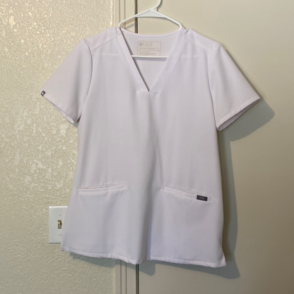 Small white casma scrub top FIGS